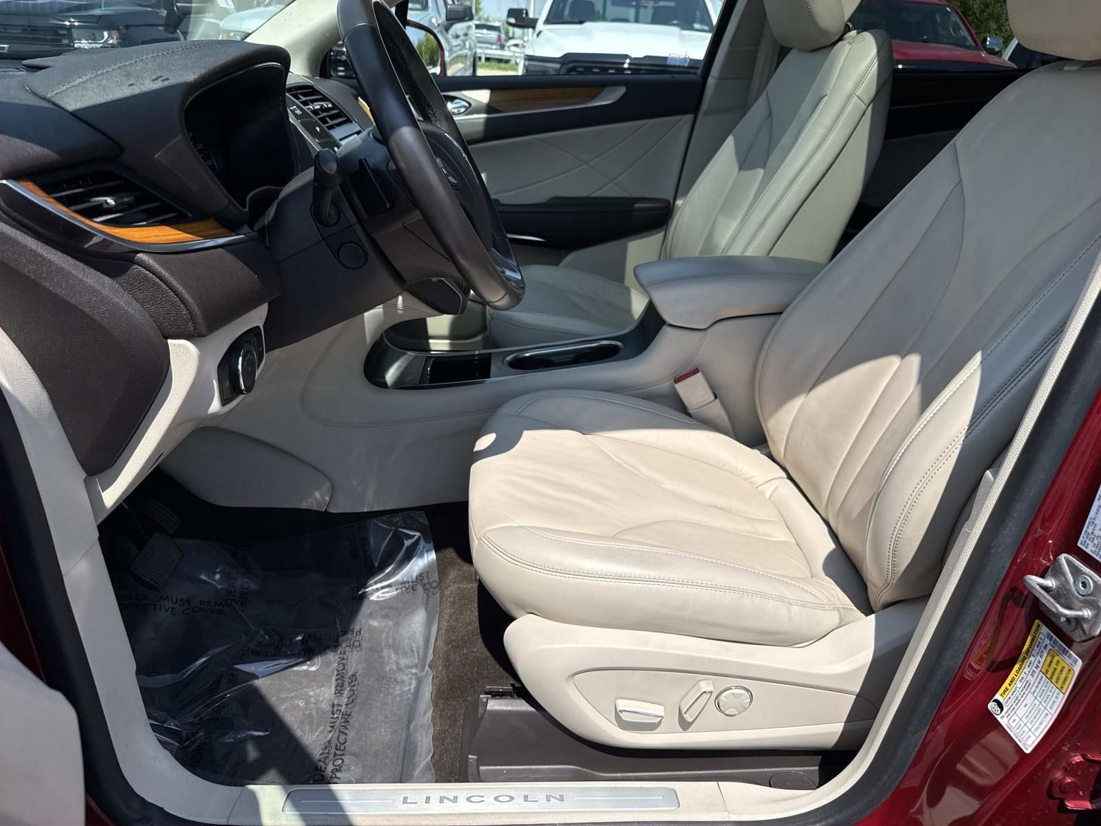 Used 2019 Lincoln MKC Select w/ Select Plus Package AWD/4WD image 29