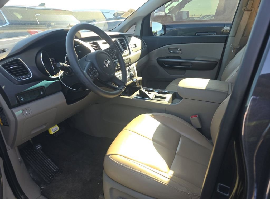 Used 2021 Kia Sedona LX image 9