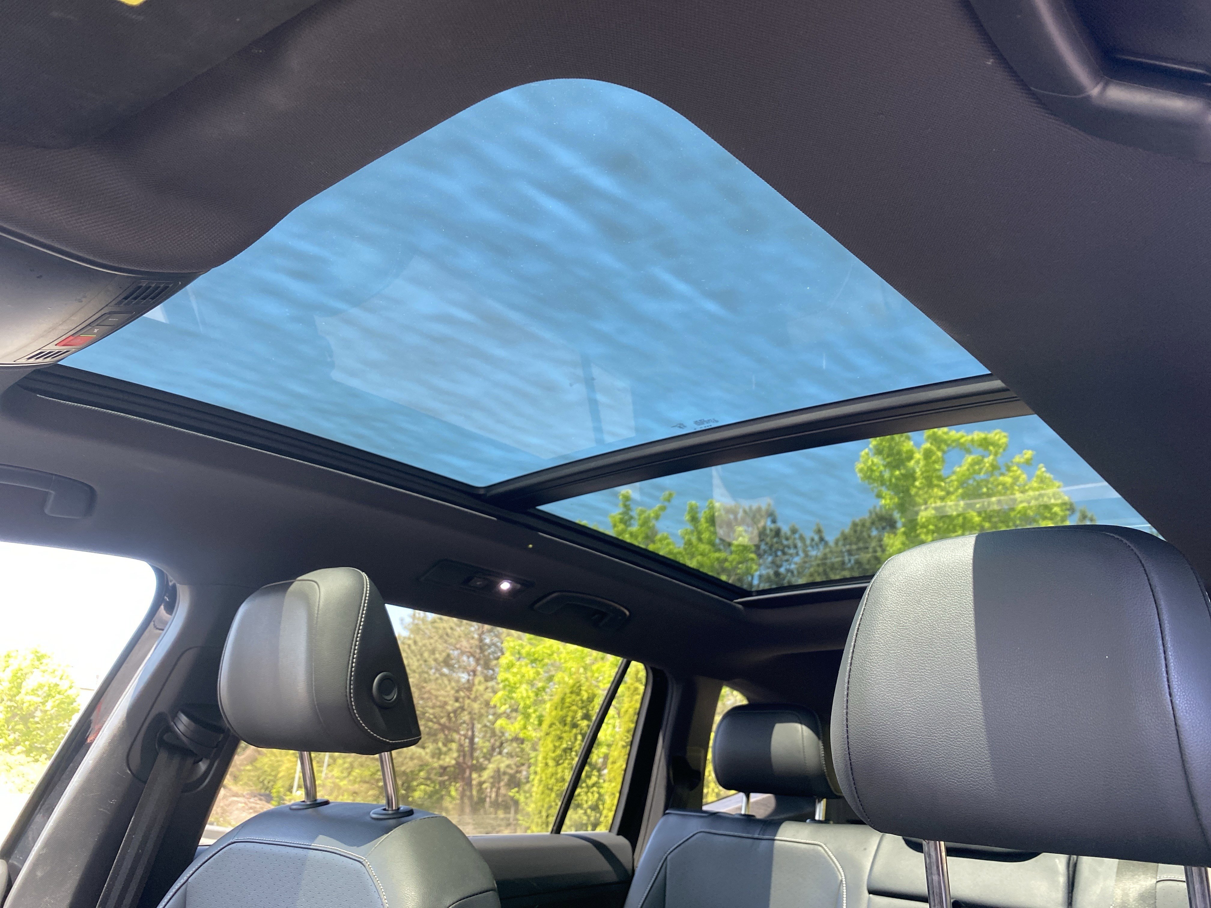 Used 2023 Volkswagen Tiguan SE R-Line FWD image 8