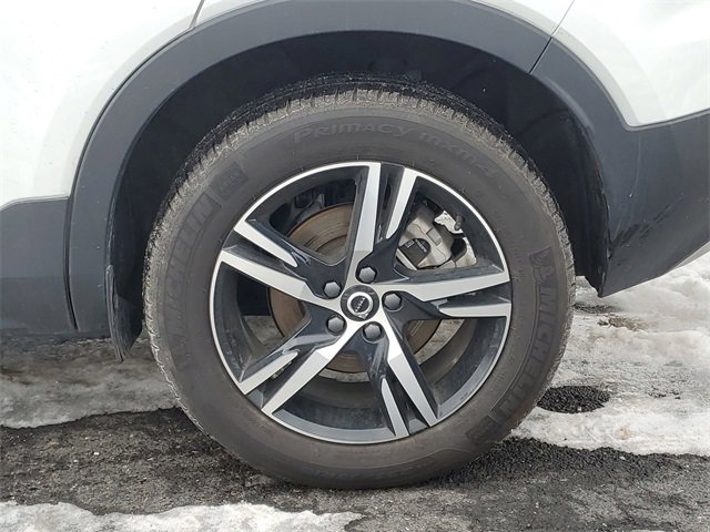 Used 2025 Volvo XC40 B5 Core image 32