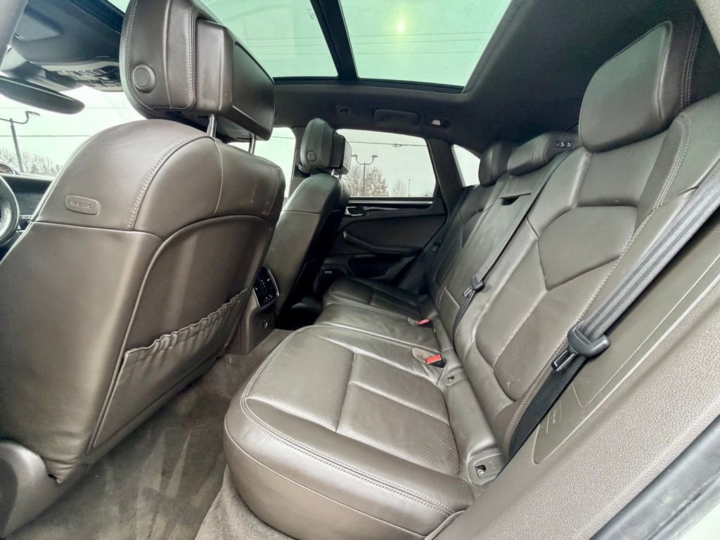 Used 2018 Porsche Macan image 12