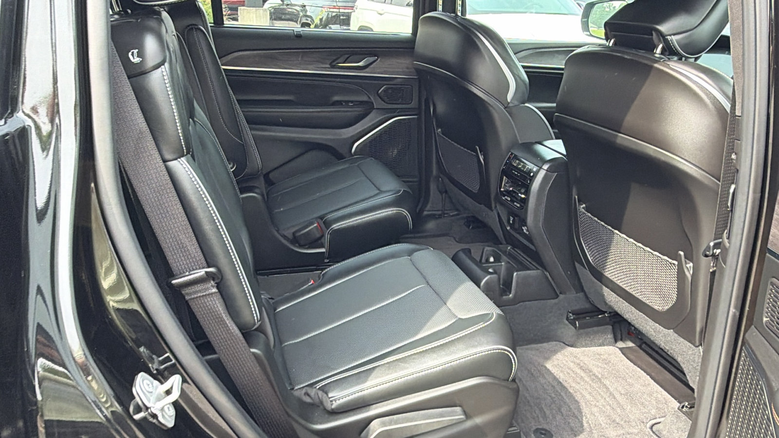Used 2025 Jeep Grand Cherokee L Overland w/ Luxury Tech Group IV AWD/4WD image 22