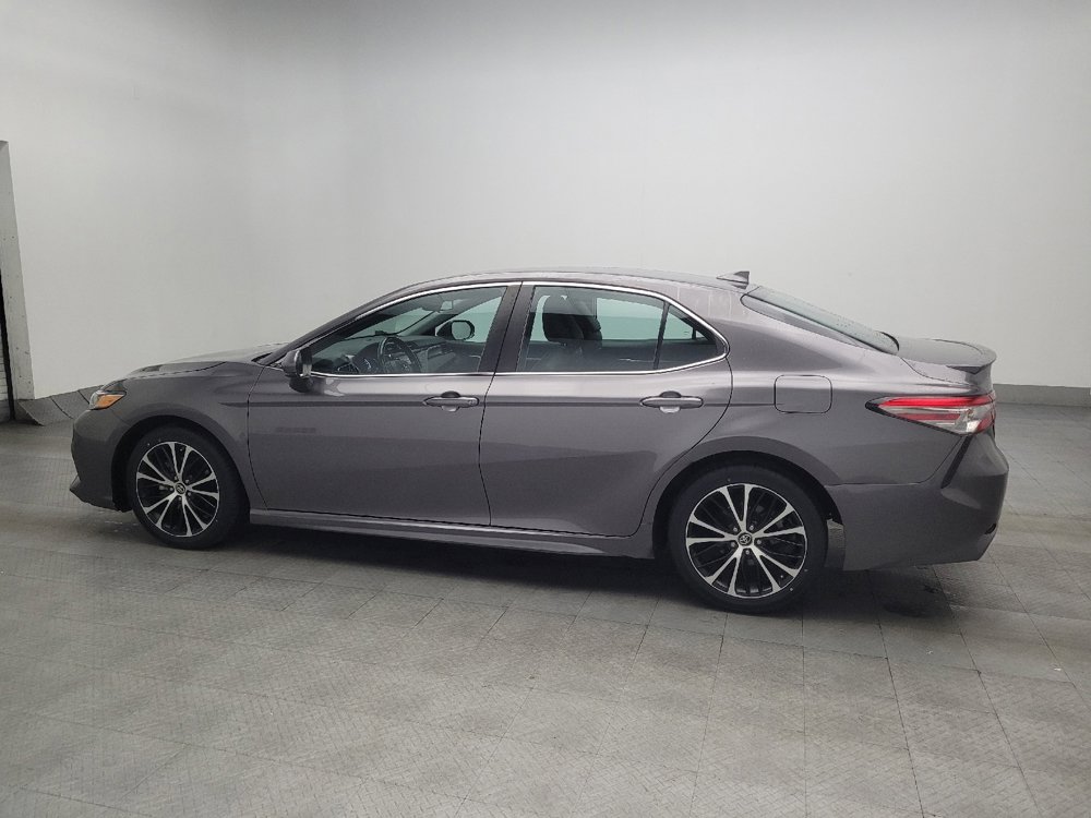 Used 2019 Toyota Camry SE FWD image 3