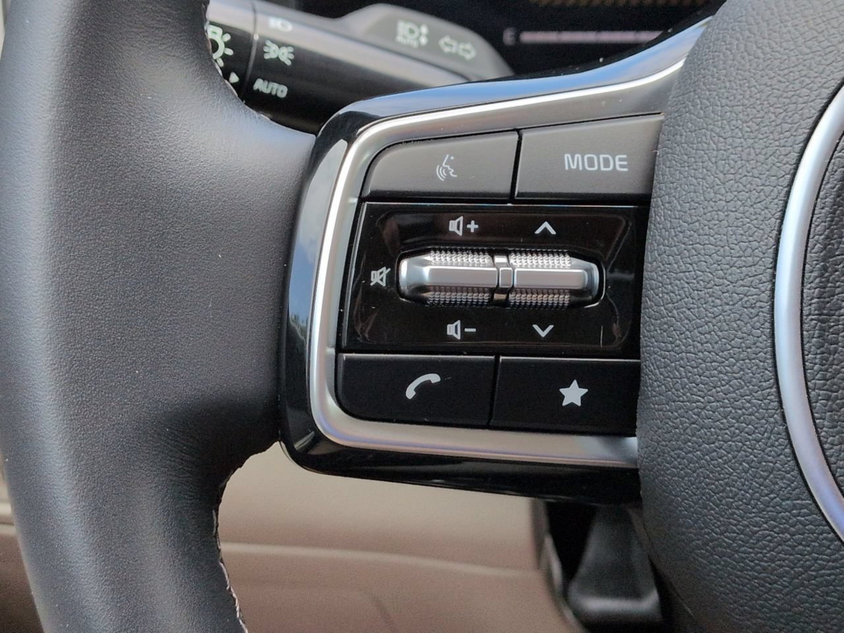 Certified 2025 Kia Sorento S w/ Panoramic Sunroof Package FWD image 32