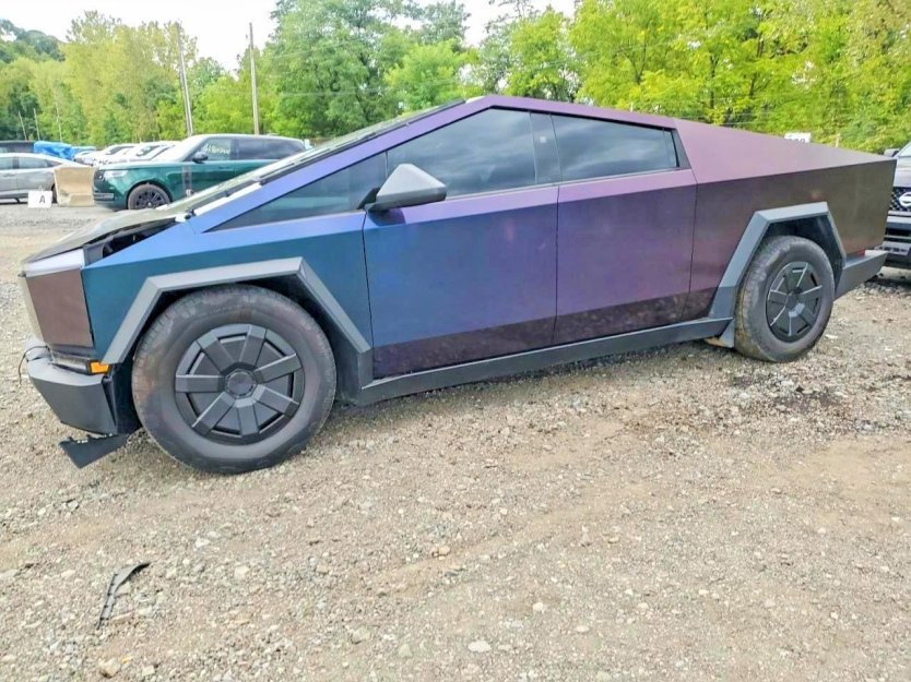 Used 2024 Tesla Cybertruck AWD Crew Cab image 3