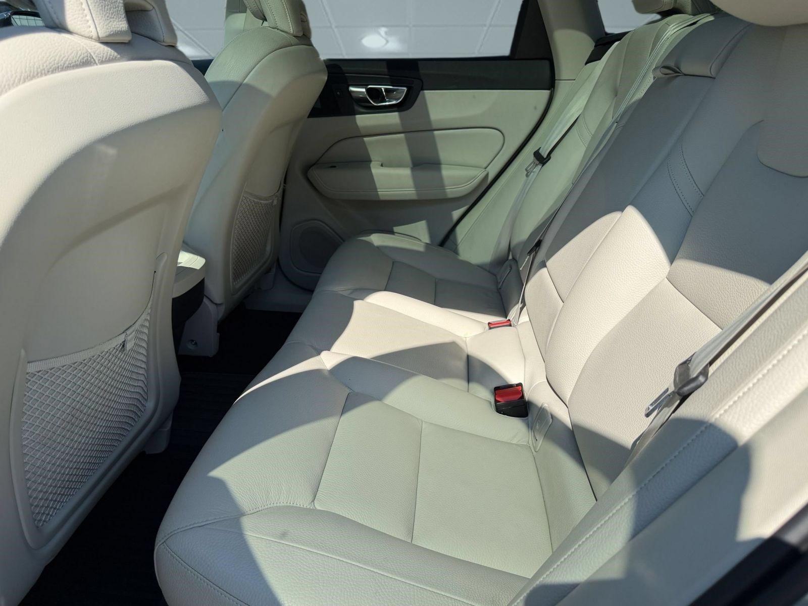 Certified 2024 Volvo XC60 B5 Plus w/ Climate Package AWD/4WD image 21