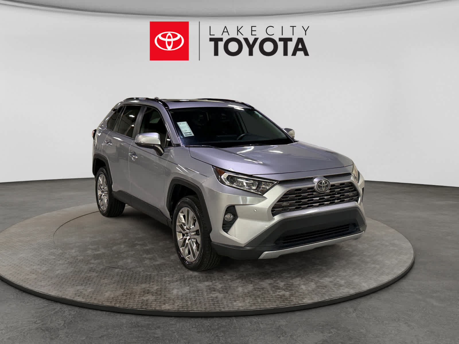 Used 2019 Toyota RAV4 Limited w/ Cold Weather Package FWD image 13