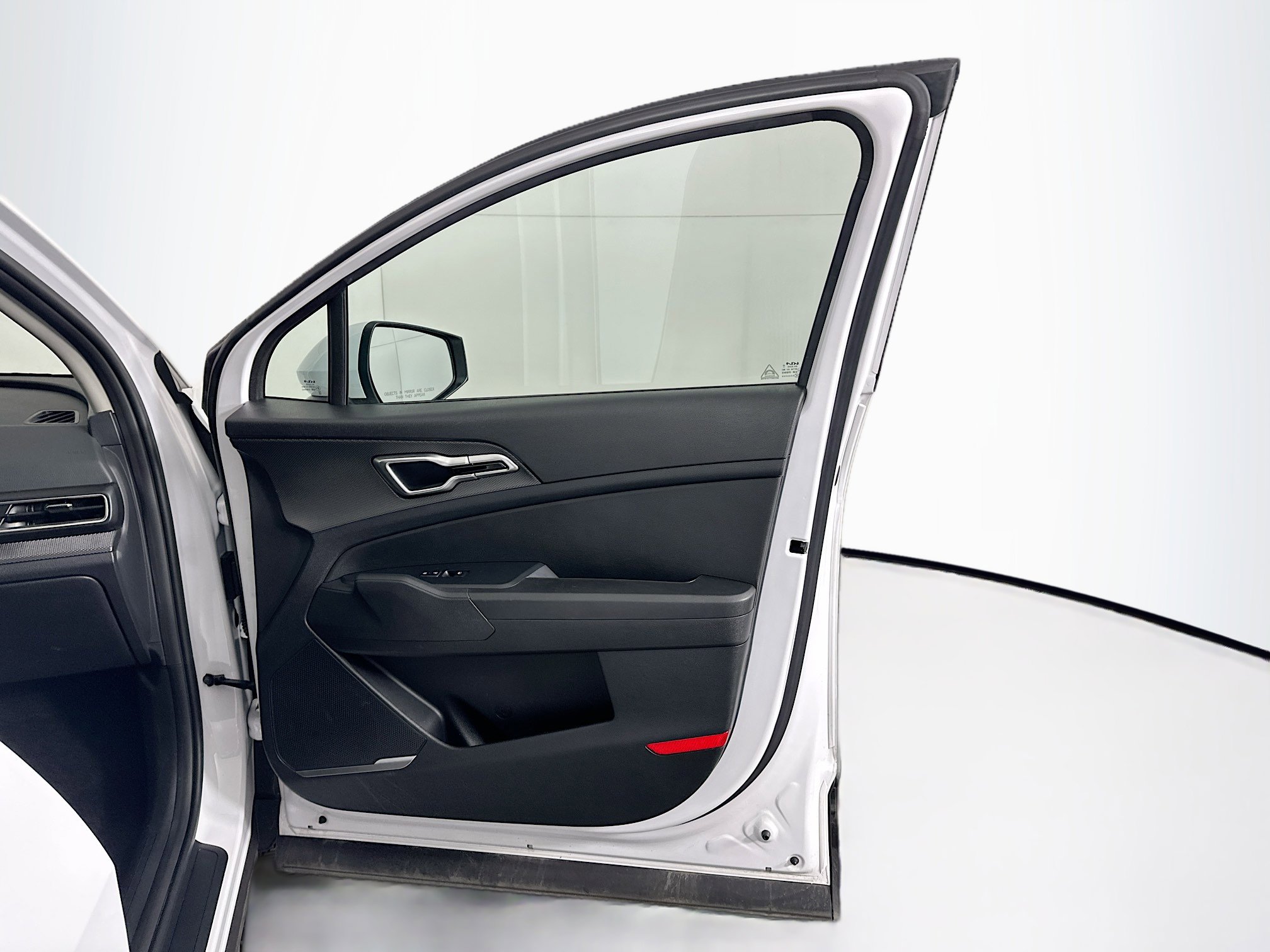 Used 2025 Kia Sportage LX image 30