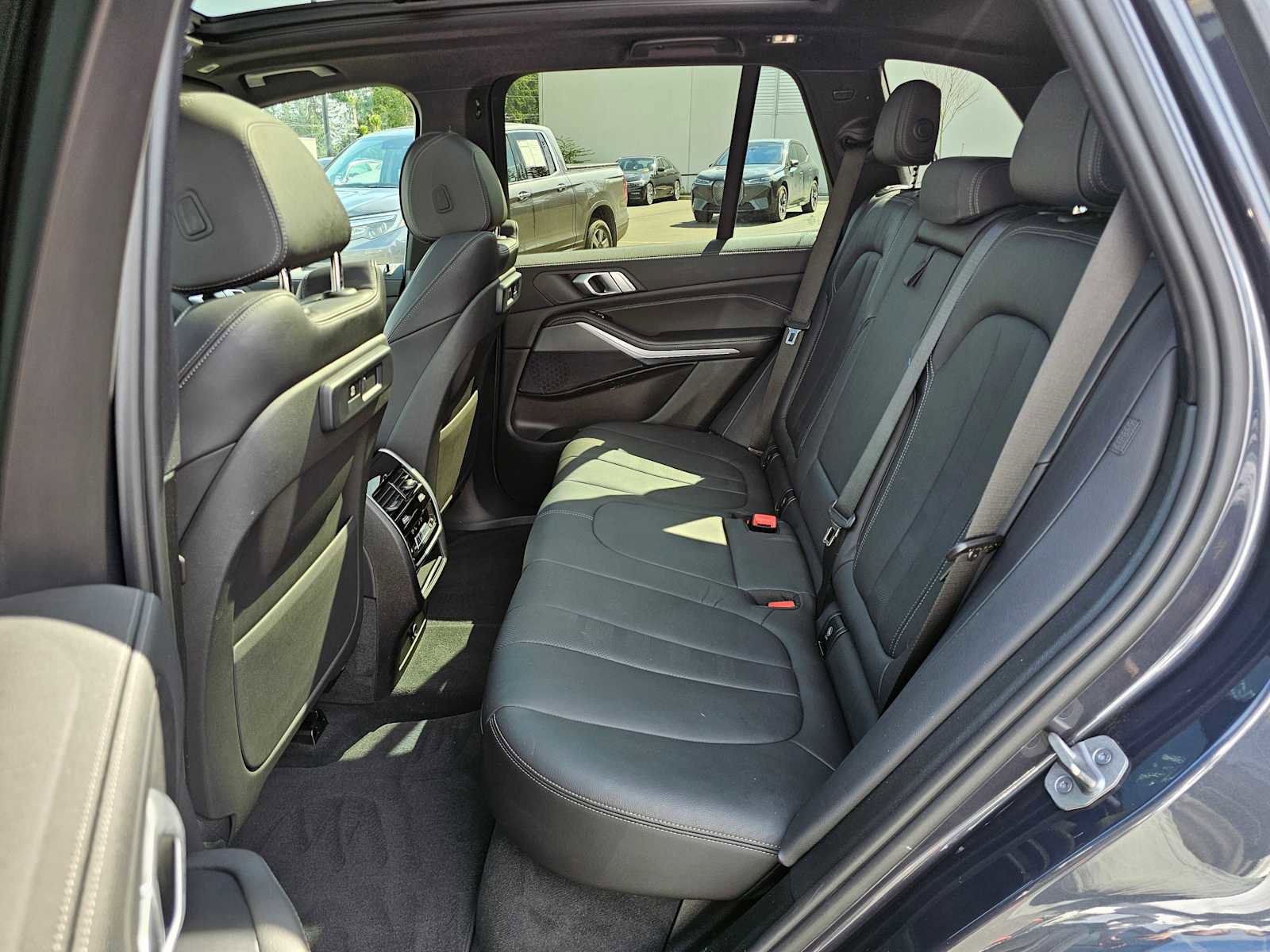 Used 2021 BMW X5 xDrive40i w/ M Sport Package image 16