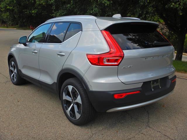 Used 2025 Volvo XC40 B5 Plus AWD/4WD image 6
