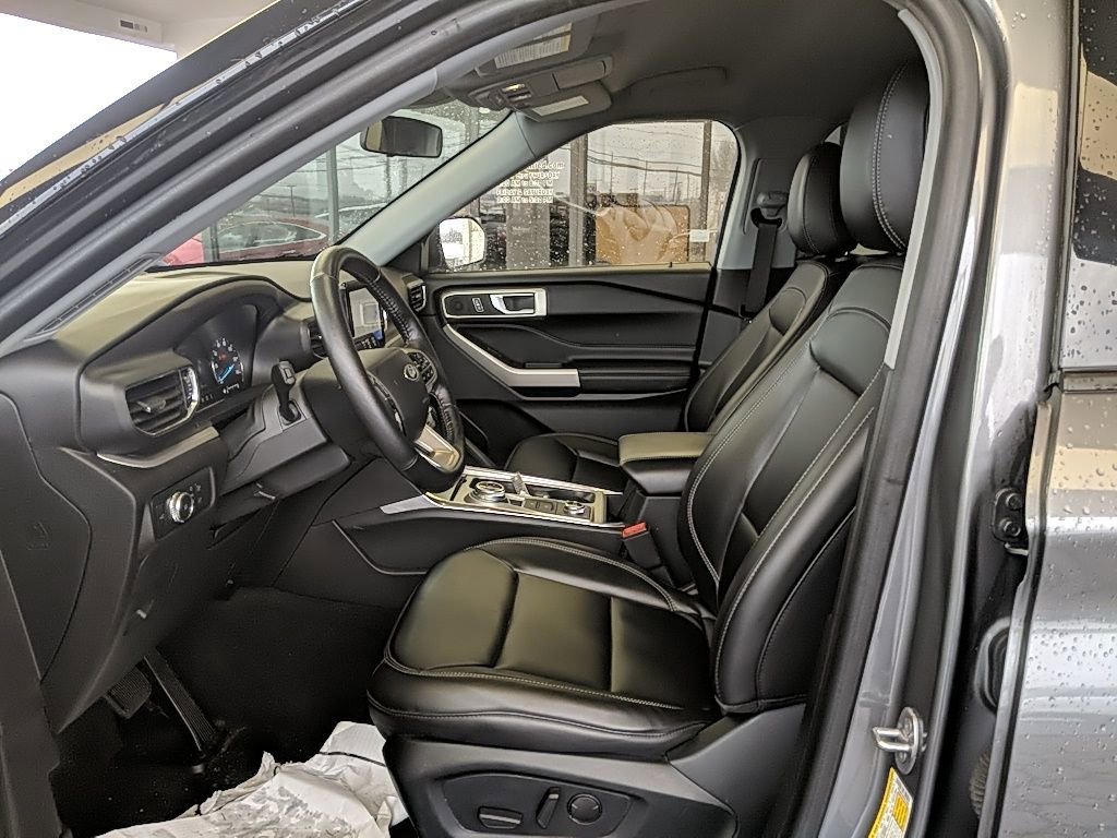 Used 2022 Ford Explorer XLT w/ Equipment Group 202A image 13
