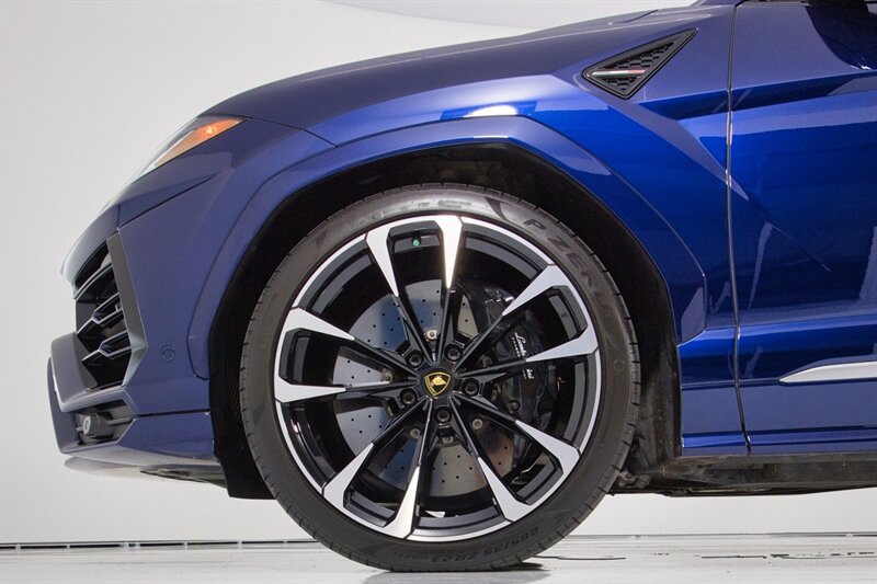 Used 2022 Lamborghini Urus AWD/4WD image 6