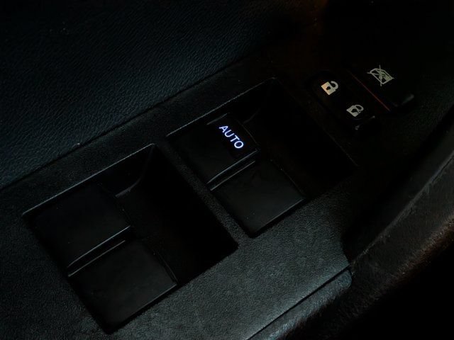 Used 2018 Toyota Corolla SE FWD image 18