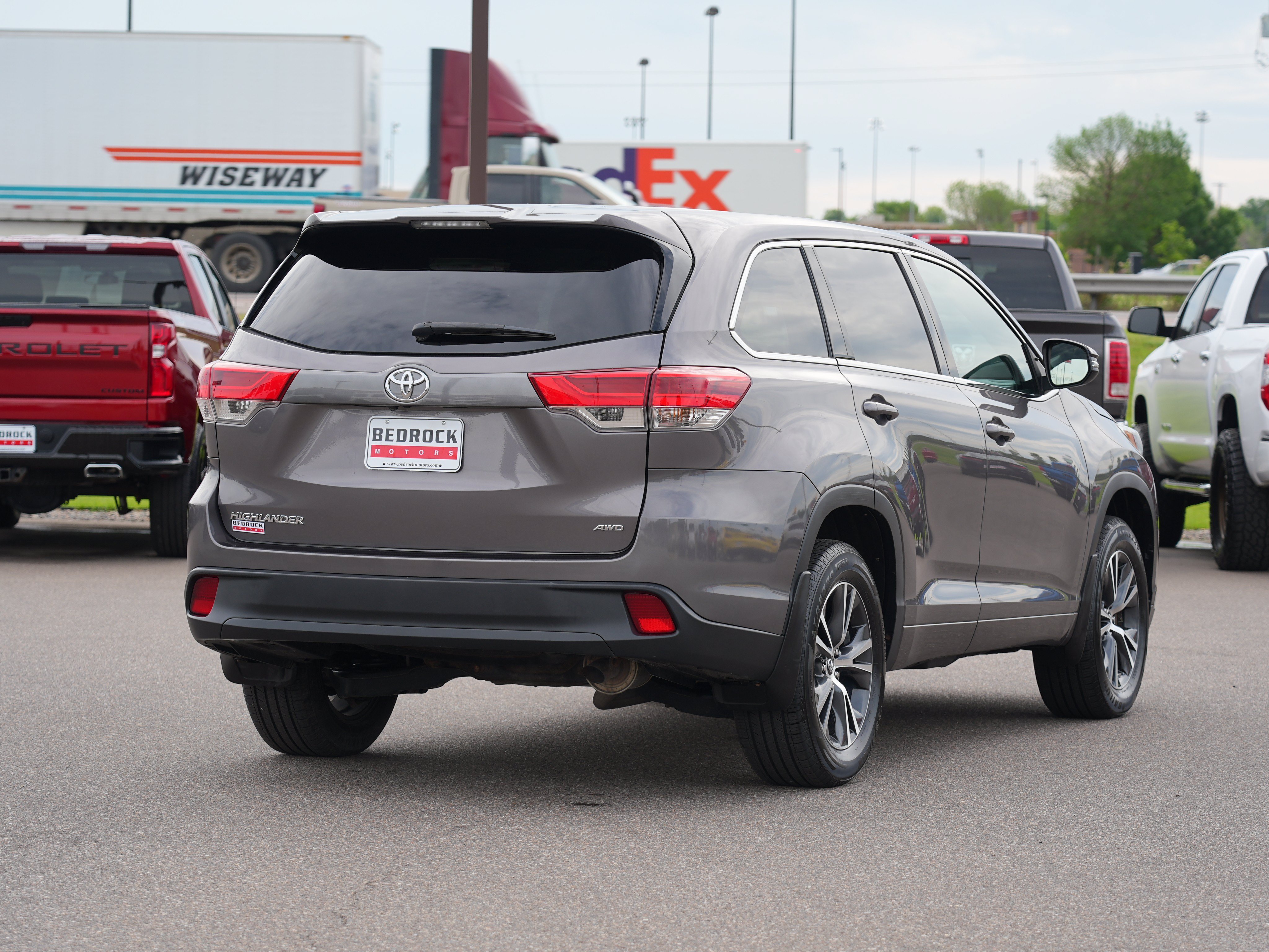 Used 2017 Toyota Highlander LE w/ Carpet Mat Package AWD/4WD image 3