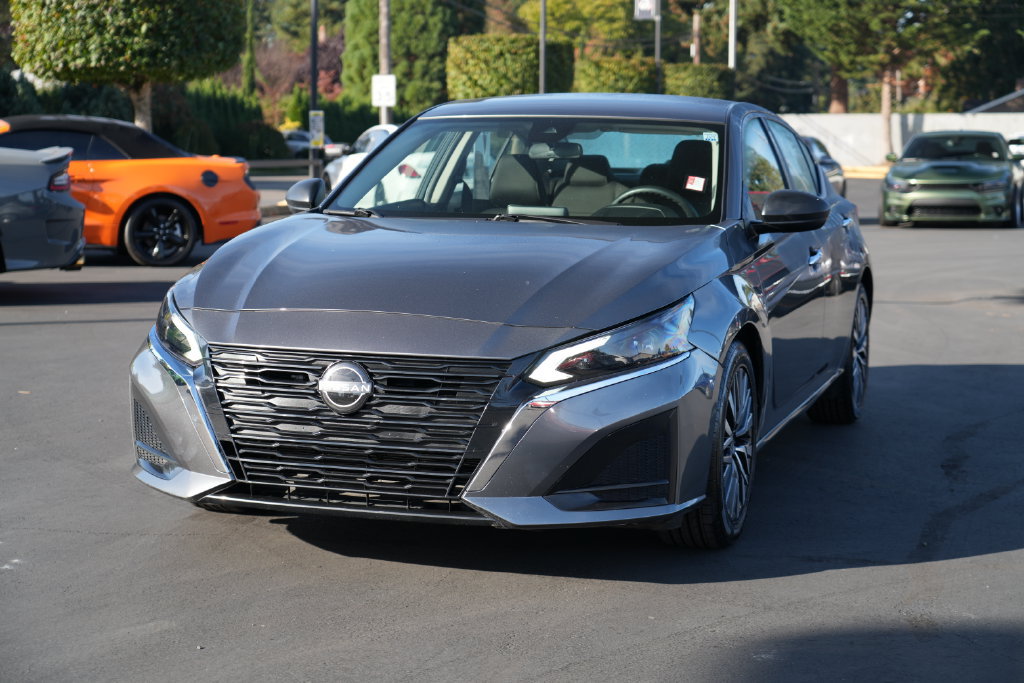 Used 2024 Nissan Altima 2.5 SV FWD image 4