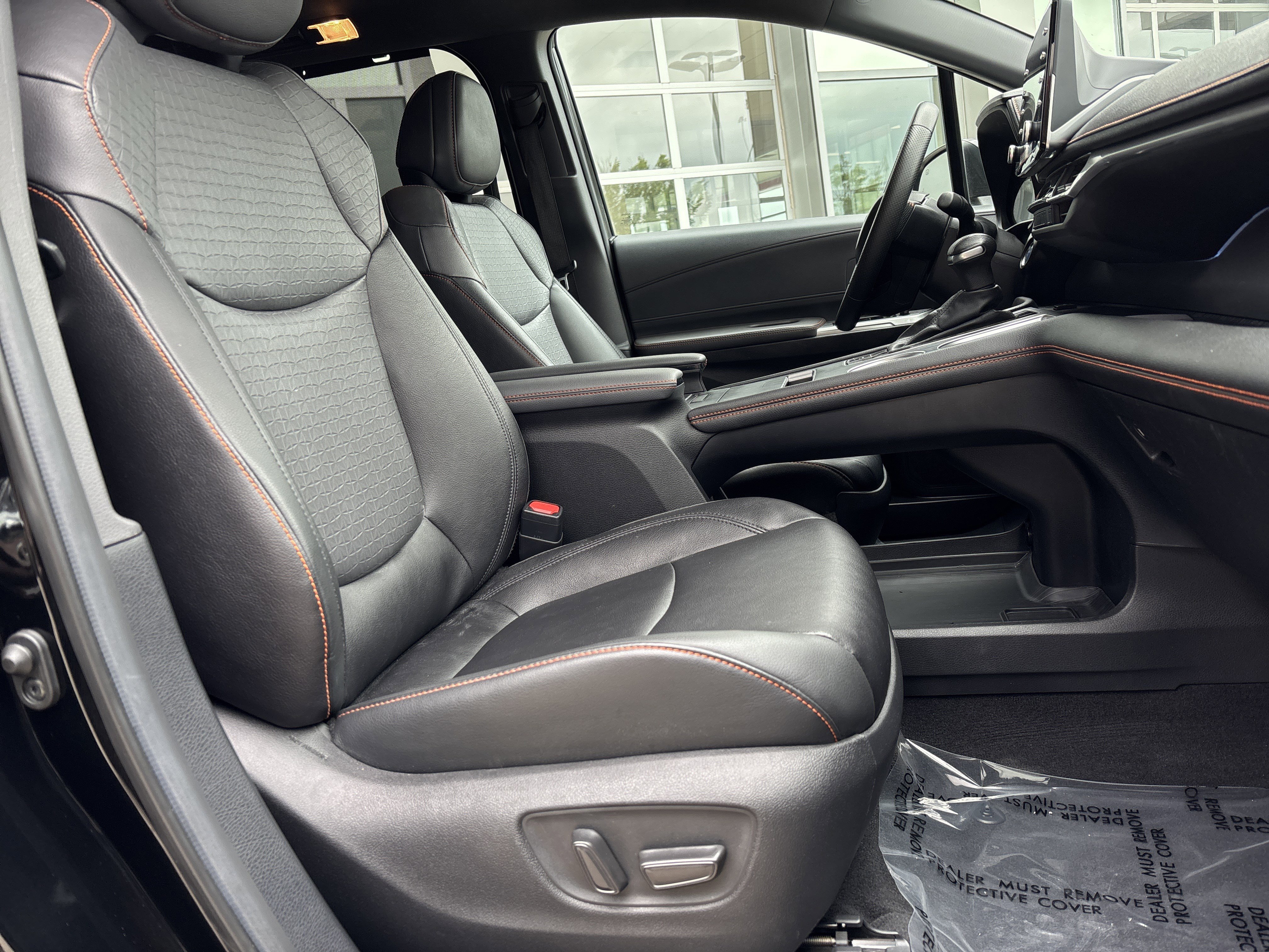 Used 2024 Toyota Sienna XSE FWD image 28