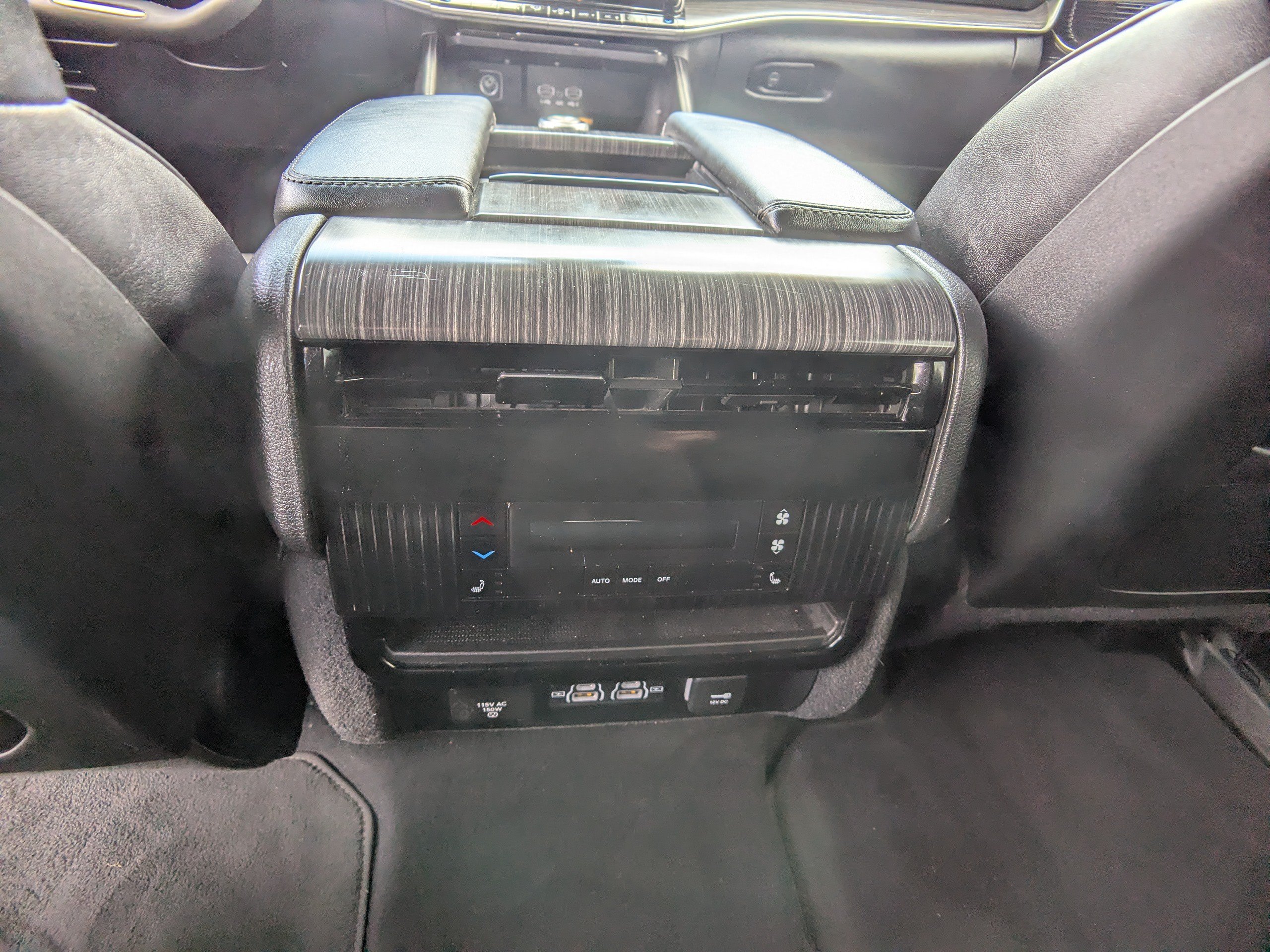 Used 2023 Jeep Wagoneer L Series III w/ Preferred Equipment Group AWD/4WD image 16