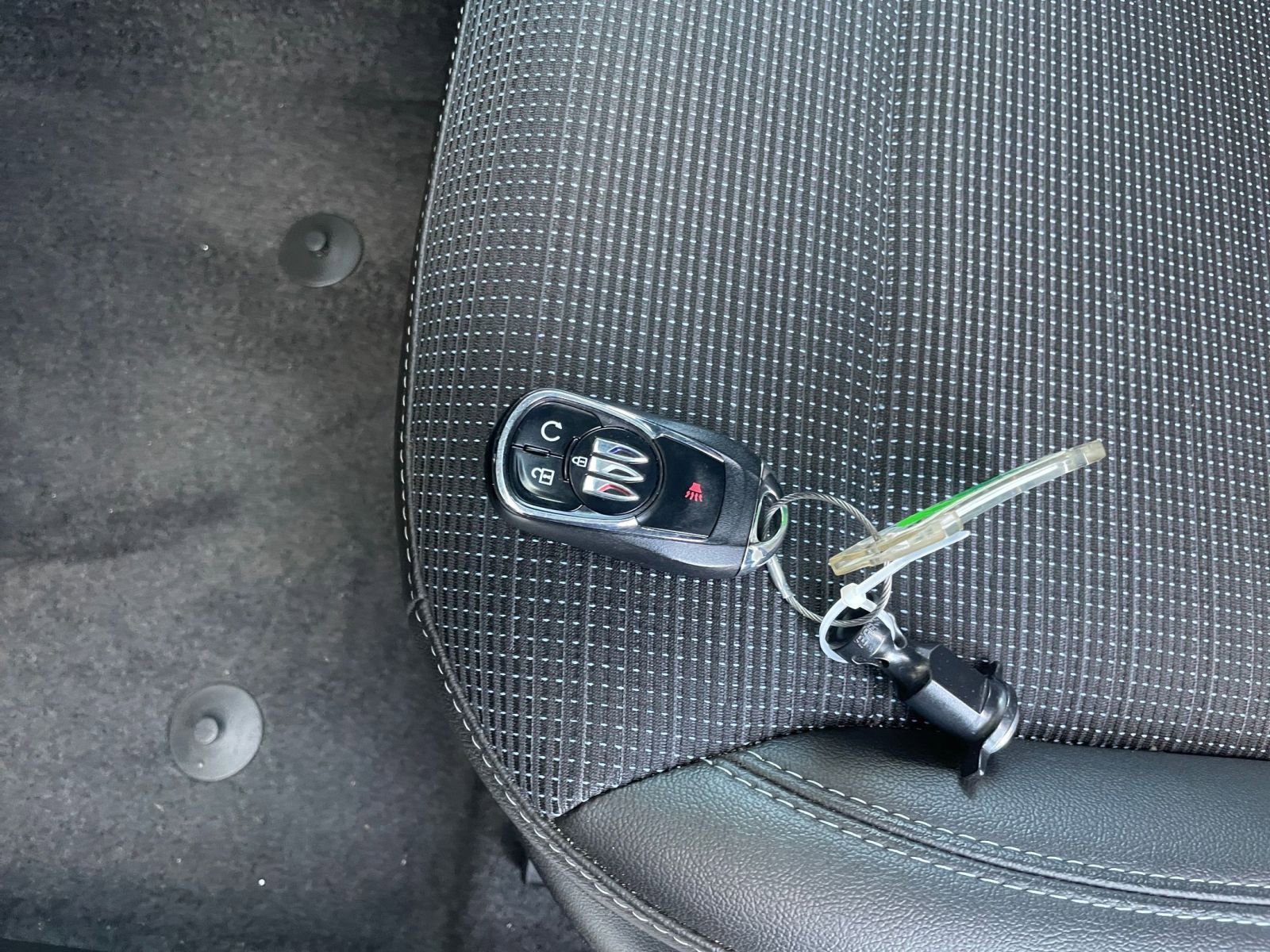 Used 2025 Buick Envista Preferred image 25