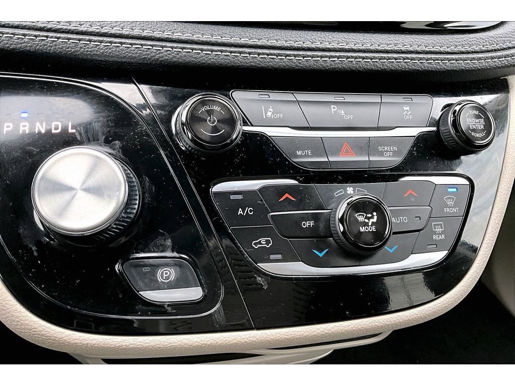 Certified 2024 Chrysler Pacifica Select image 30