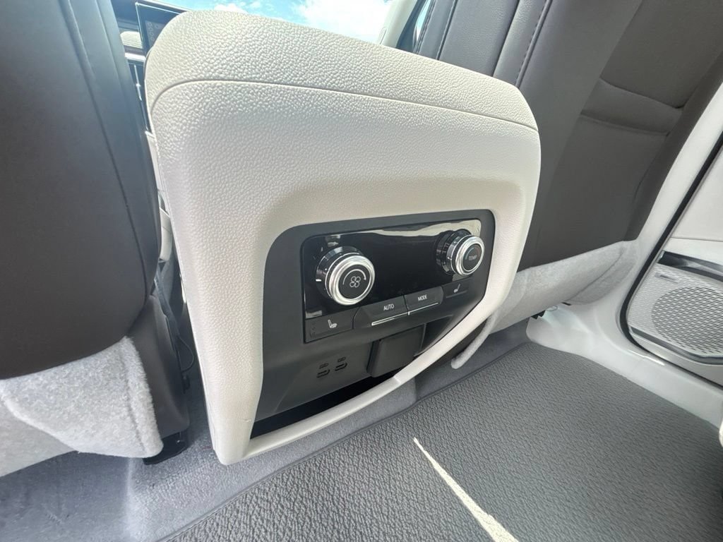 New 2026 GMC Acadia Denali w/ Super Cruise Package FWD image 25
