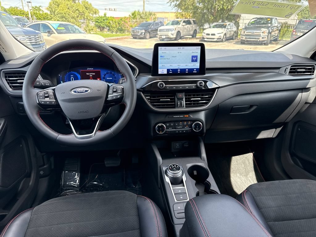 Used 2022 Ford Escape SEL w/ SEL Stealth AWD Package image 5