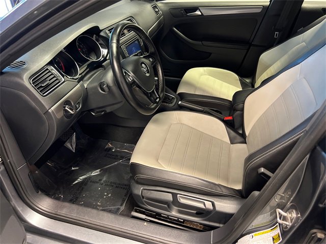 Used 2016 Volkswagen Jetta Sport image 6