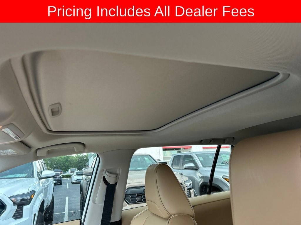 Used 2020 Toyota RAV4 XLE Premium FWD image 5