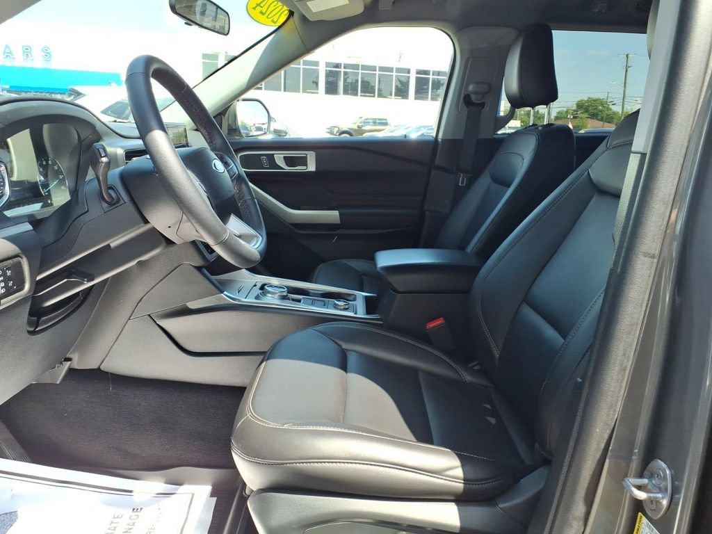Certified 2024 Ford Explorer XLT w/ Equipment Group 202A AWD/4WD image 15