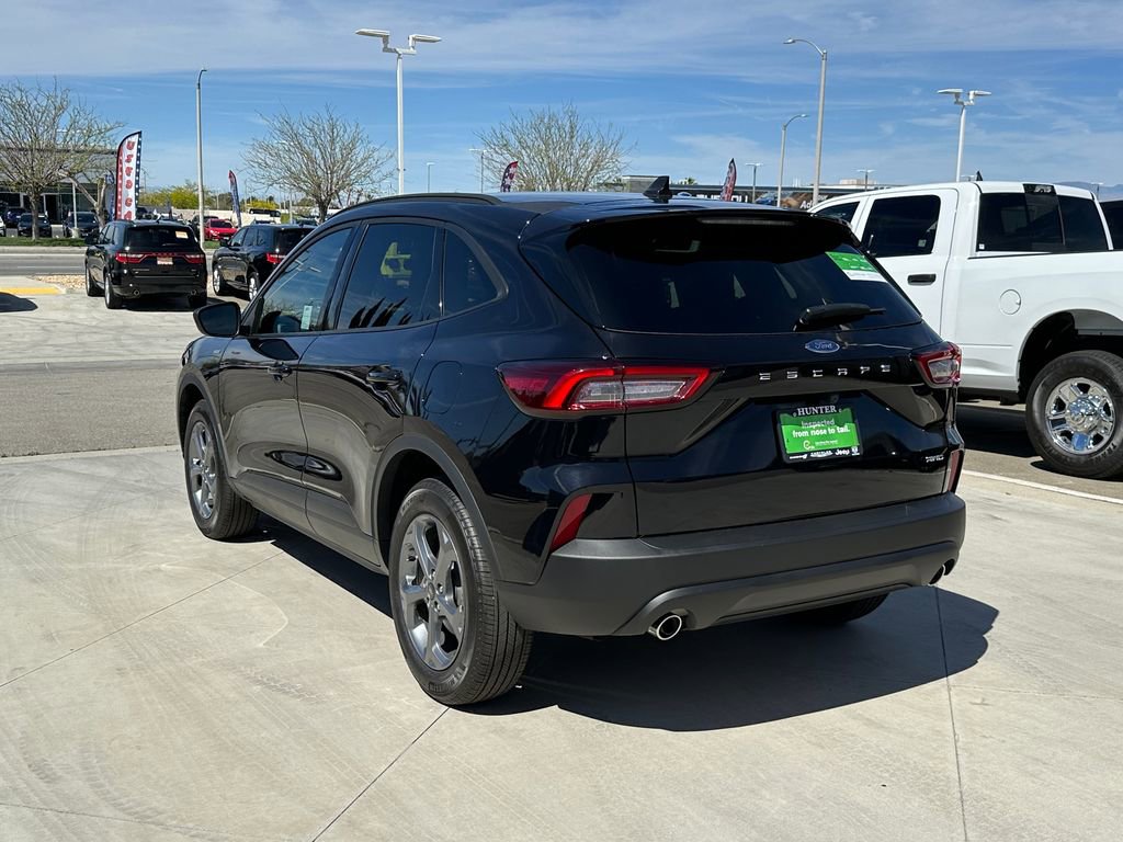 Used 2025 Ford Escape ST-Line image 4