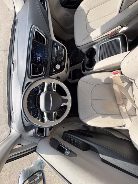 Used 2018 Chrysler Pacifica Limited w/ Advanced Safetytec Group FWD image 23
