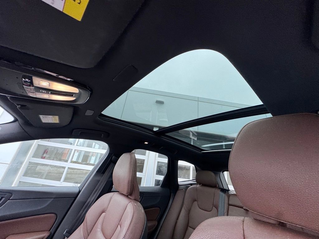 Used 2023 Volvo XC60 B5 Plus AWD/4WD image 10