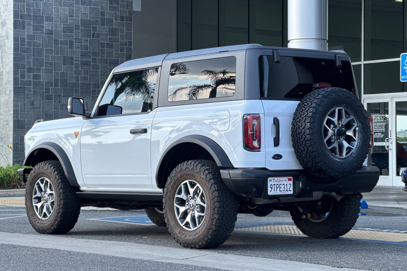 Used 2024 Ford Bronco Badlands image 7