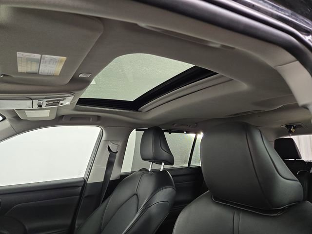 Used 2025 Toyota Highlander XLE image 32