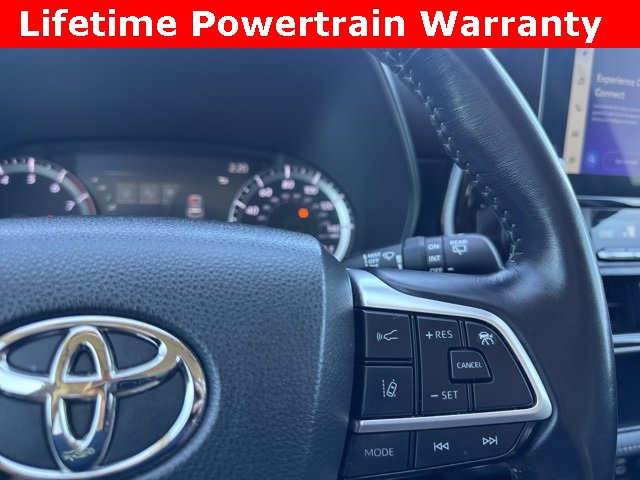 Used 2023 Toyota Highlander LE image 12