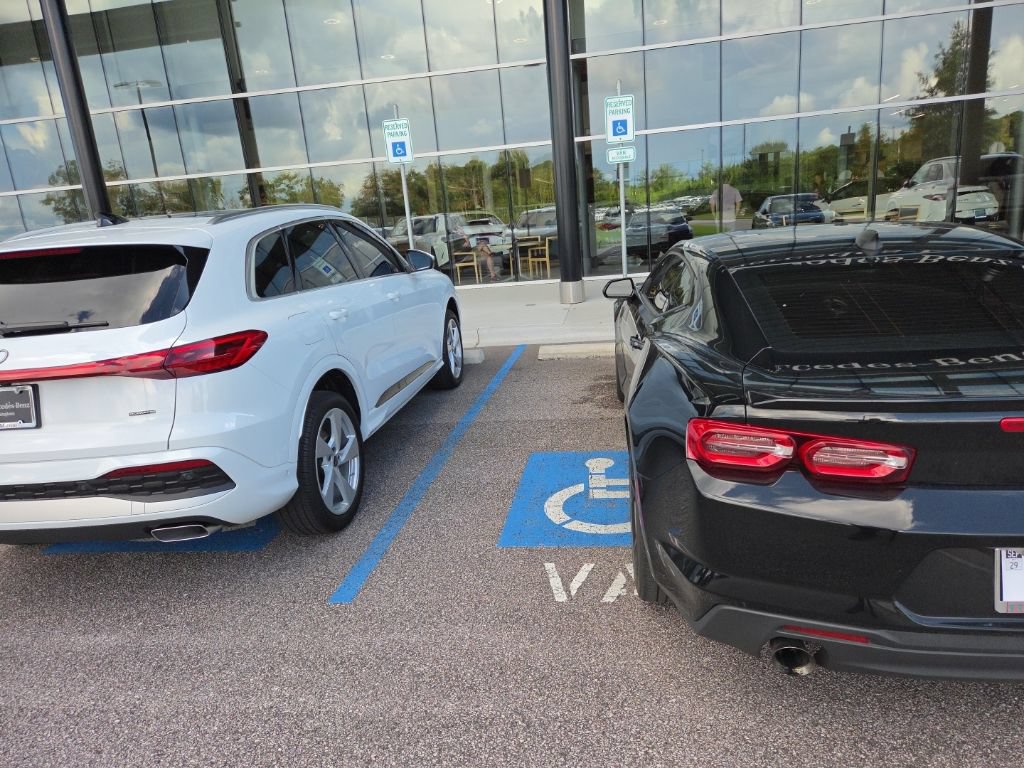 Used 2022 Chevrolet Camaro LT RWD image 7