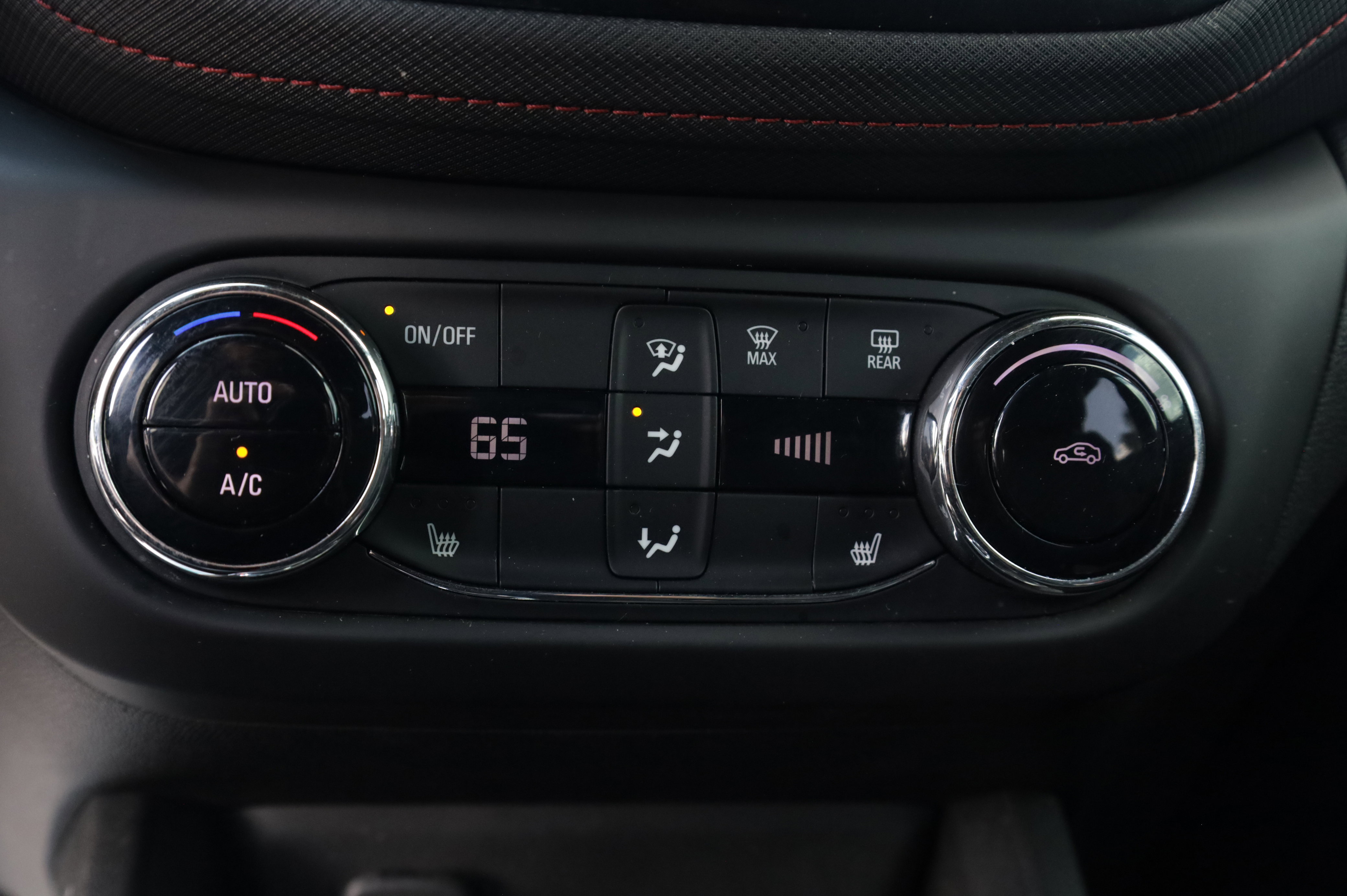 Used 2023 Chevrolet TrailBlazer RS w/ Convenience Package FWD image 12