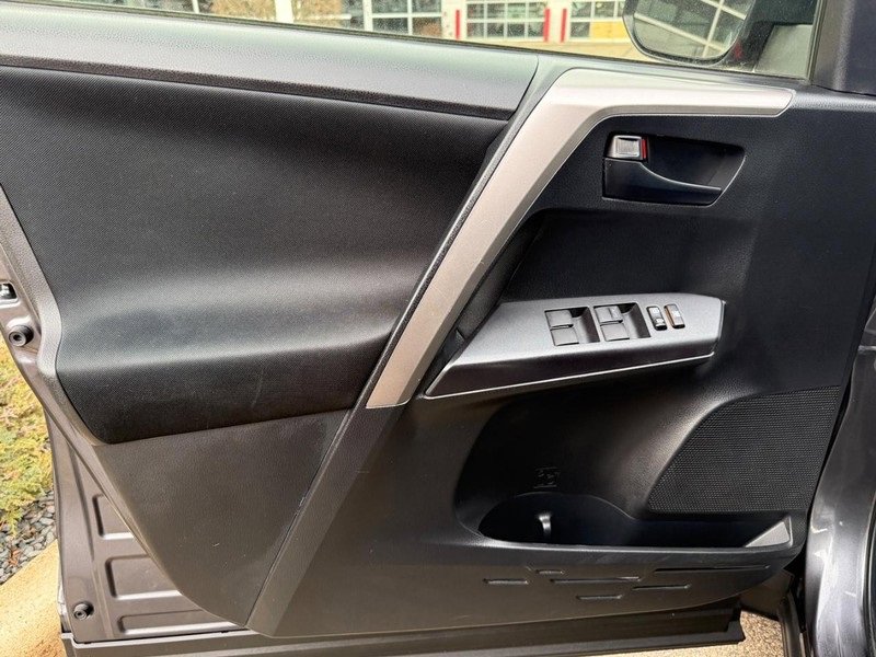 Used 2018 Toyota RAV4 LE w/ All Weather Liner Package image 19