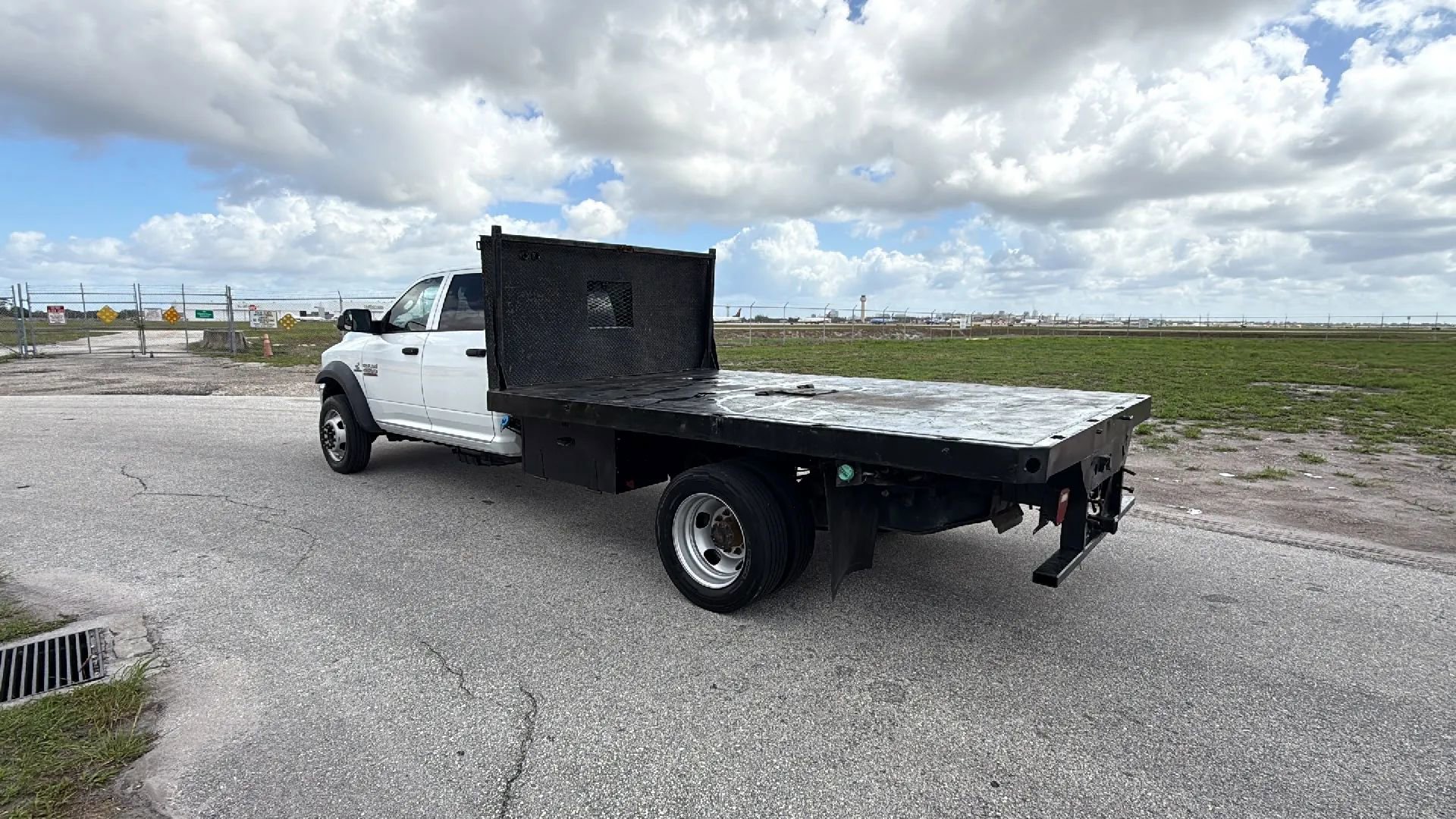 Used 2018 RAM 4500 Tradesman w/ Chrome Appearance Group image 3