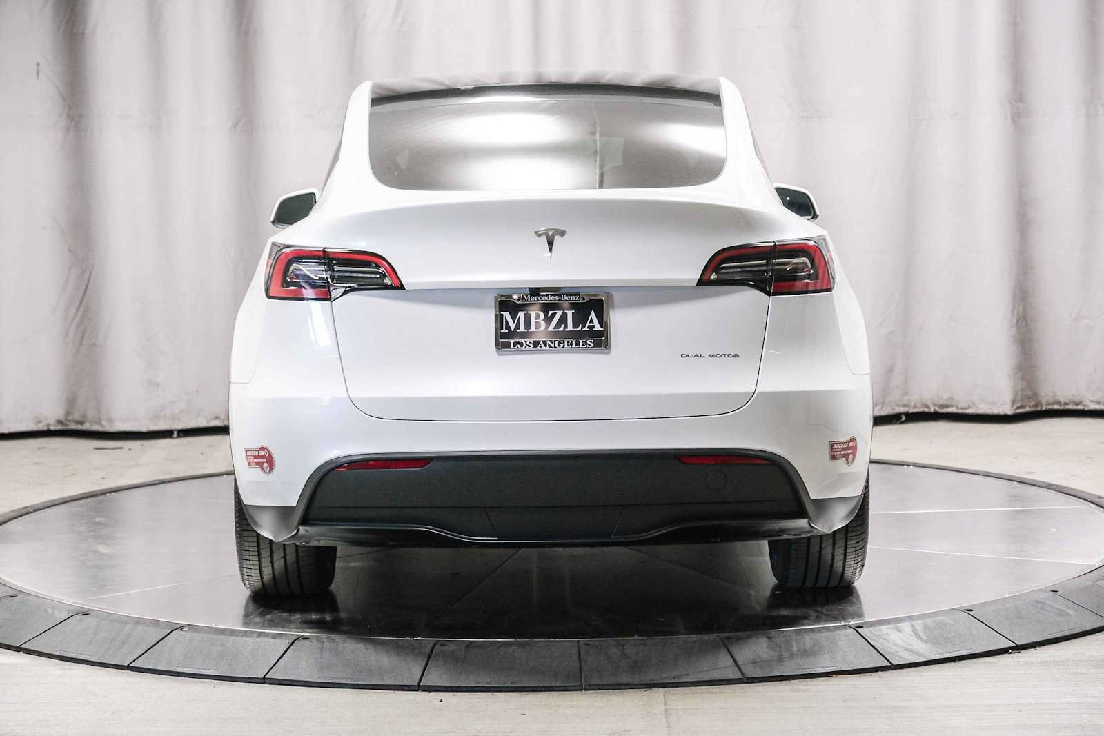 Used 2023 Tesla Model Y Long Range AWD/4WD image 3