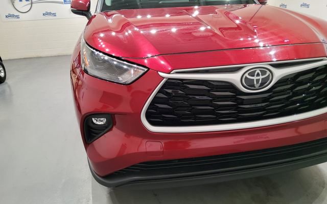 Used 2023 Toyota Highlander XLE FWD image 7