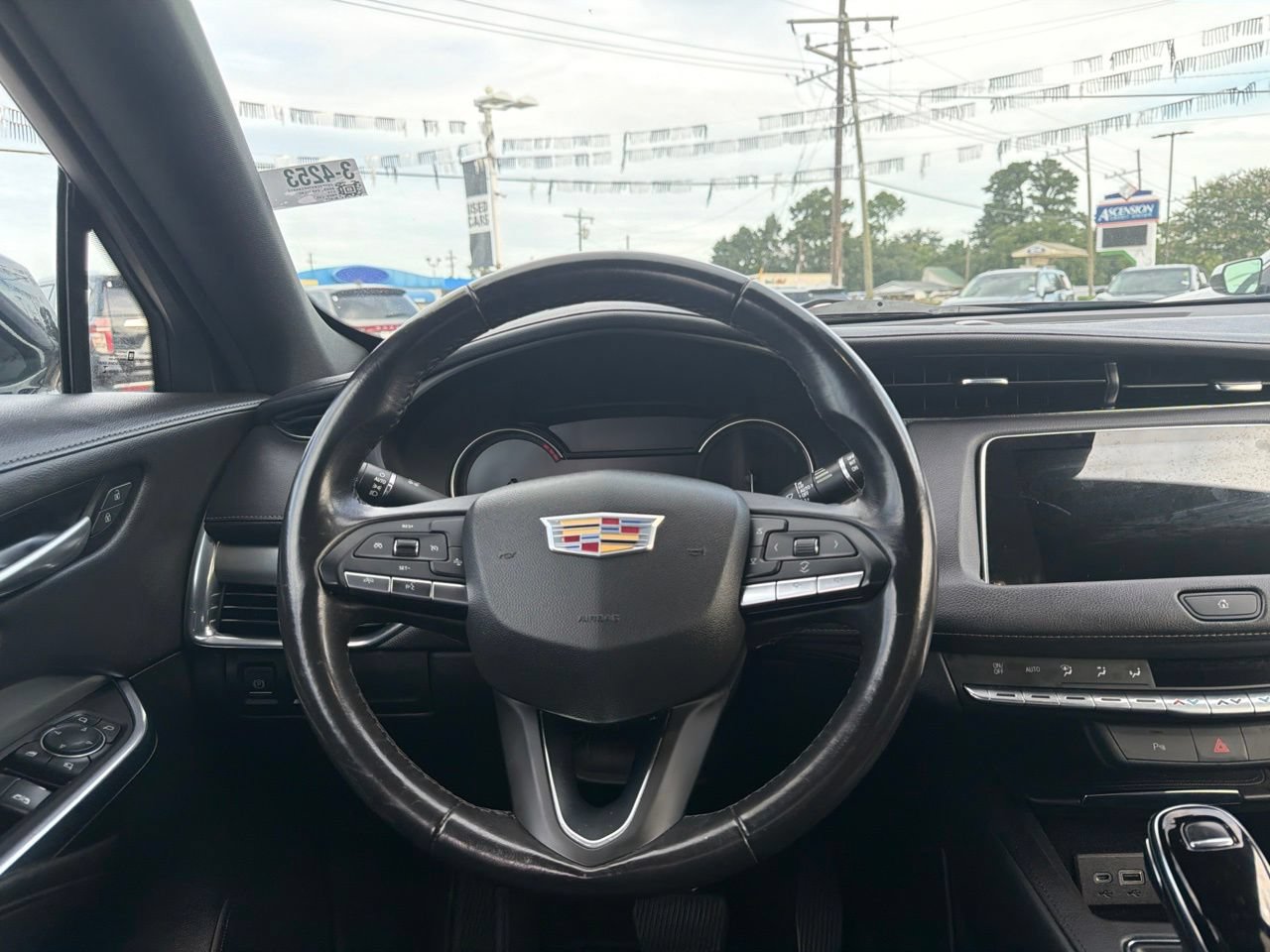Used 2023 Cadillac XT4 Premium Luxury FWD image 11