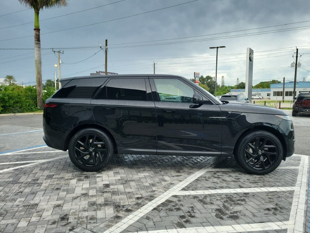 Certified 2024 Land Rover Range Rover Sport SE AWD/4WD image 6
