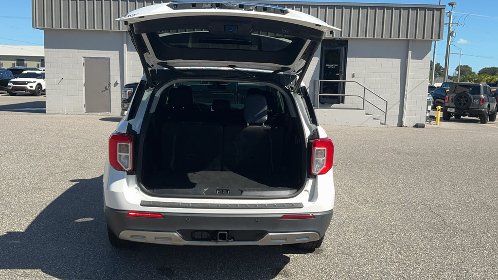 Certified 2023 Ford Explorer XLT w/ Equipment Group 202A RWD image 16