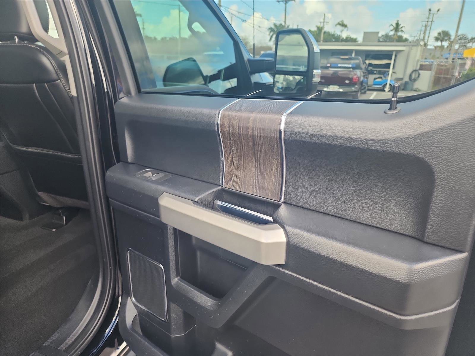 Certified 2020 Ford F250 Lariat w/ Chrome Package image 21