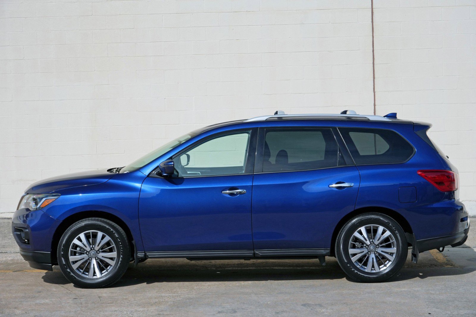 Used 2020 Nissan Pathfinder S FWD image 45