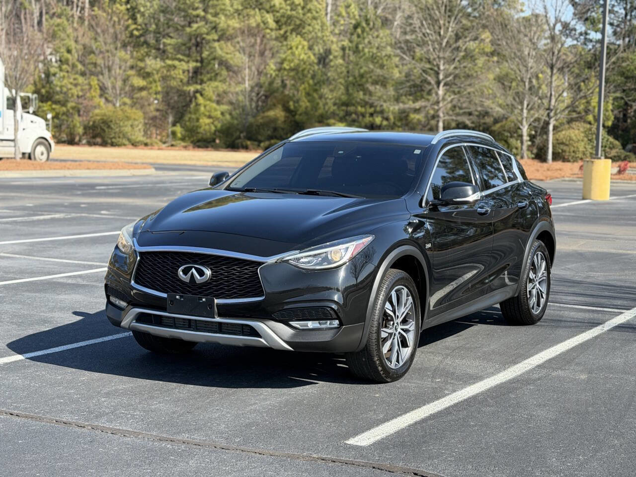 Used 2017 INFINITI QX30 Premium image 5