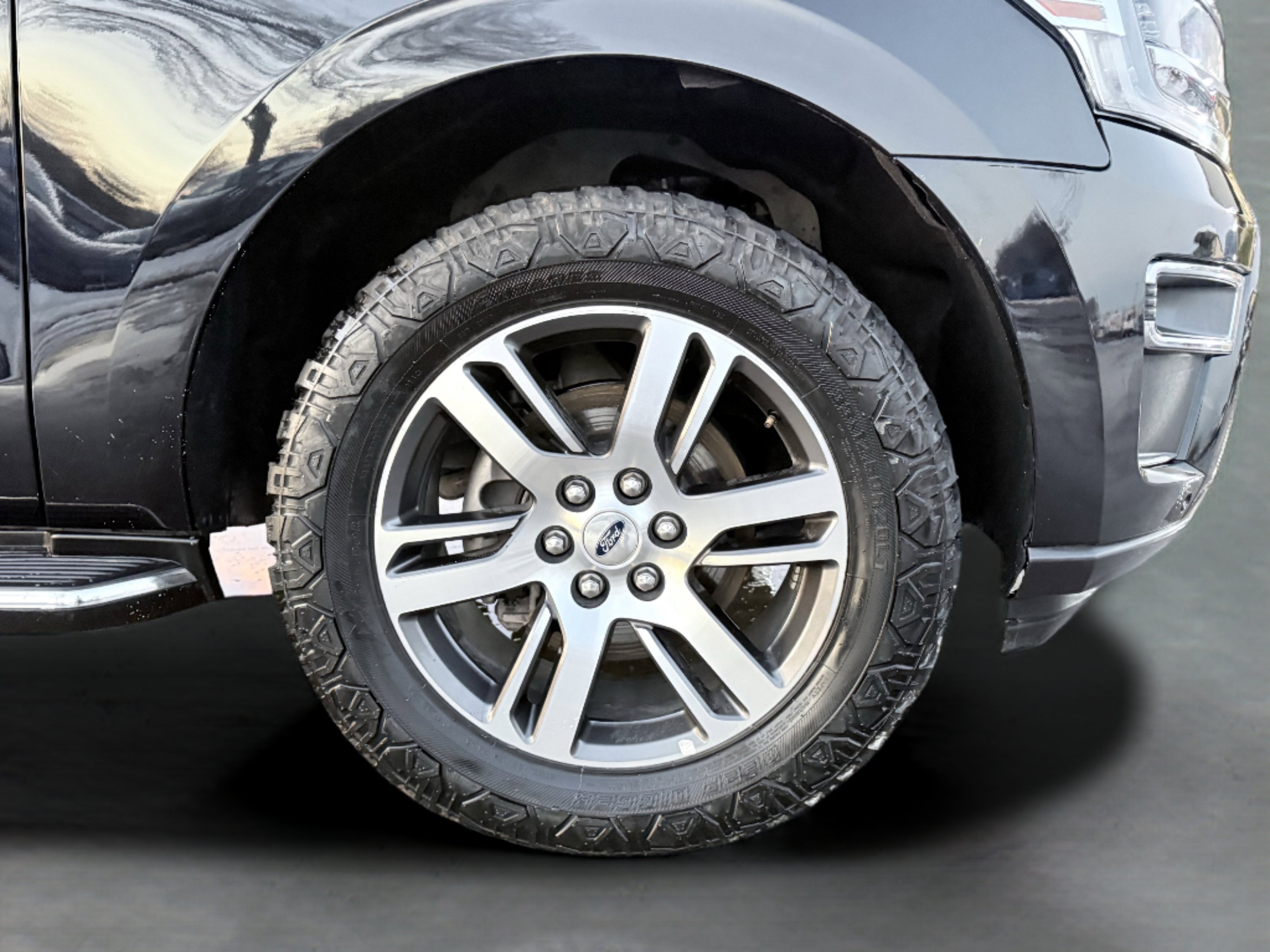 Used 2023 Ford Expedition Max Limited image 9