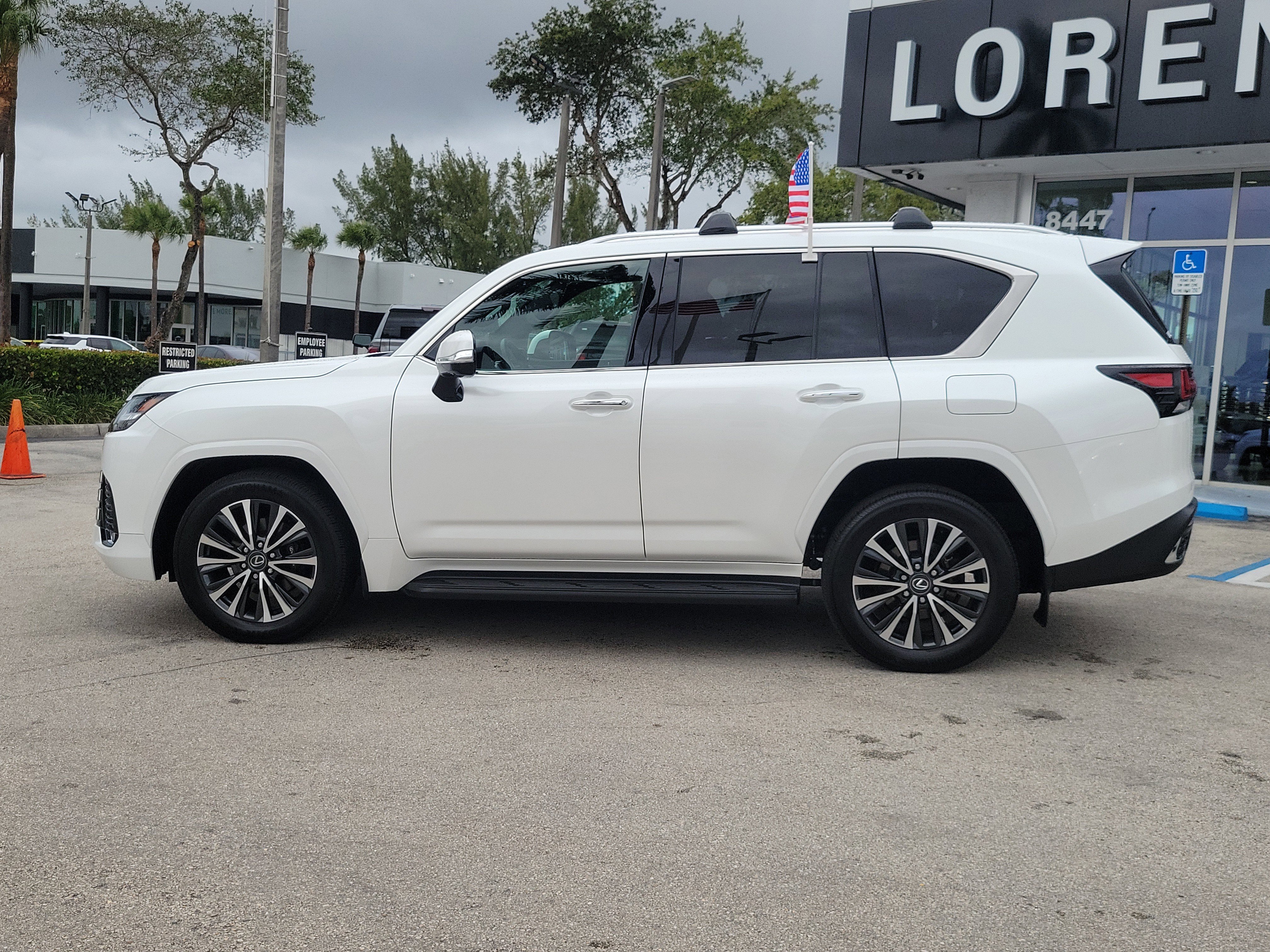 Used 2024 Lexus LX 600 LX 600 Premium 4WD image 8