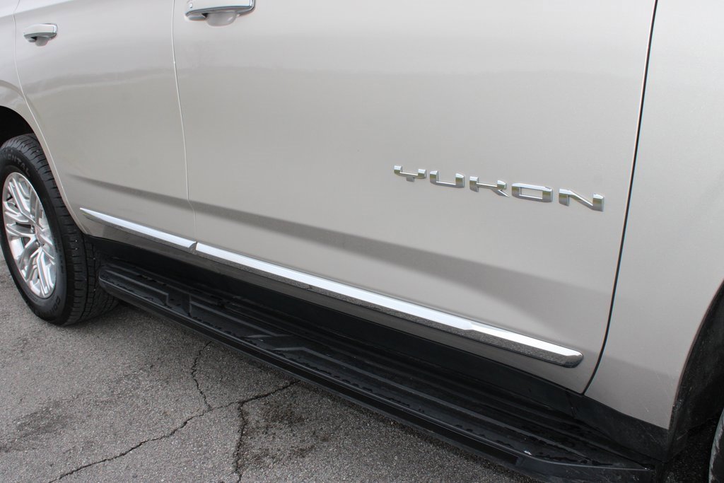 Used 2023 GMC Yukon SLT w/ SLT Luxury Package image 9
