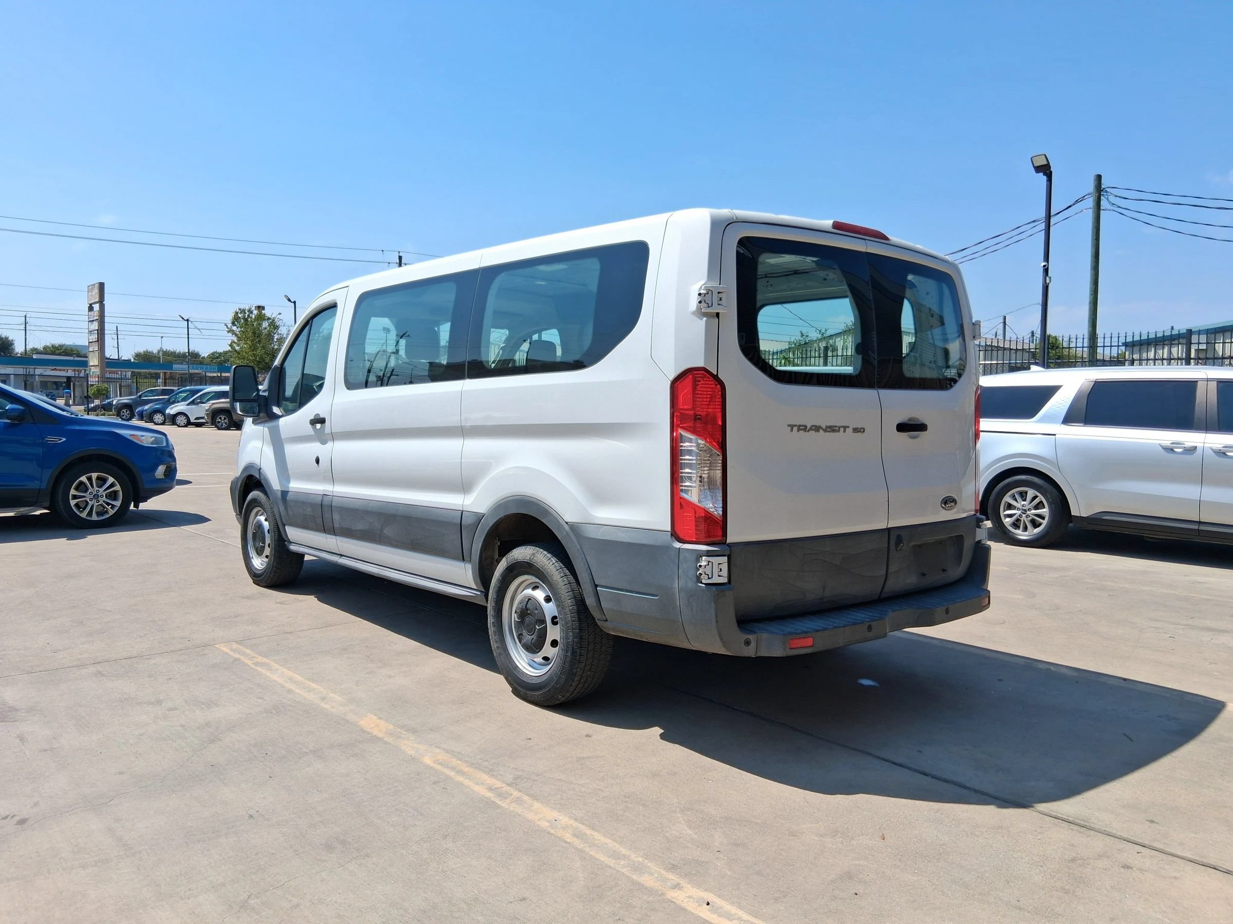 Used 2016 Ford Transit 150 130 Low Roof RWD image 5